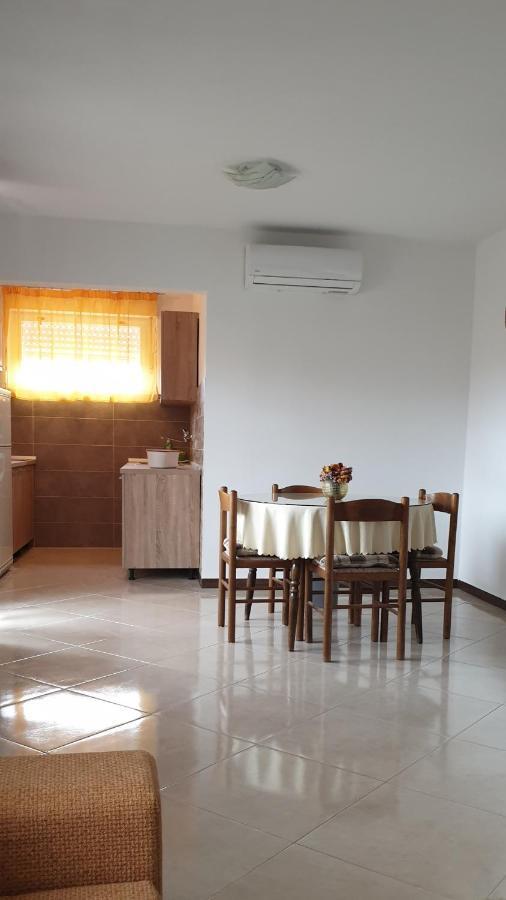 Apartman Lena Pola Esterno foto
